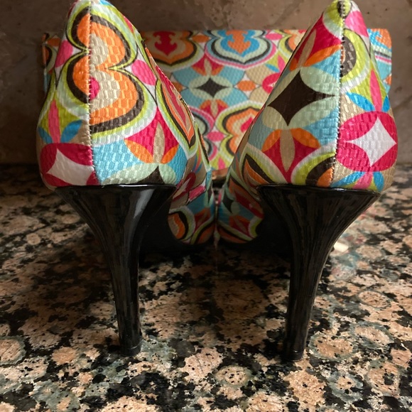 Torts Caliente matching 4 inch heels with matching envelope clutch - Picture 12 of 12